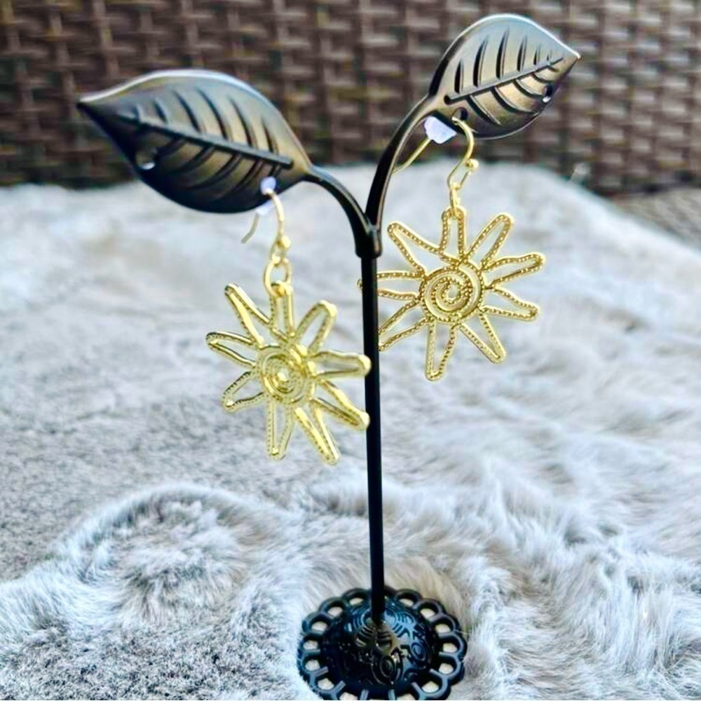 SUN DROP EARRINGS IN GOLD TONE - LAST PAIR! - Picture 8 of 8